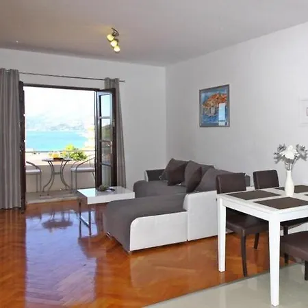 Dubreta Apartment